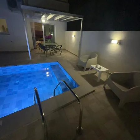 Margarita Luxury 3 Bed & Pool Villa *