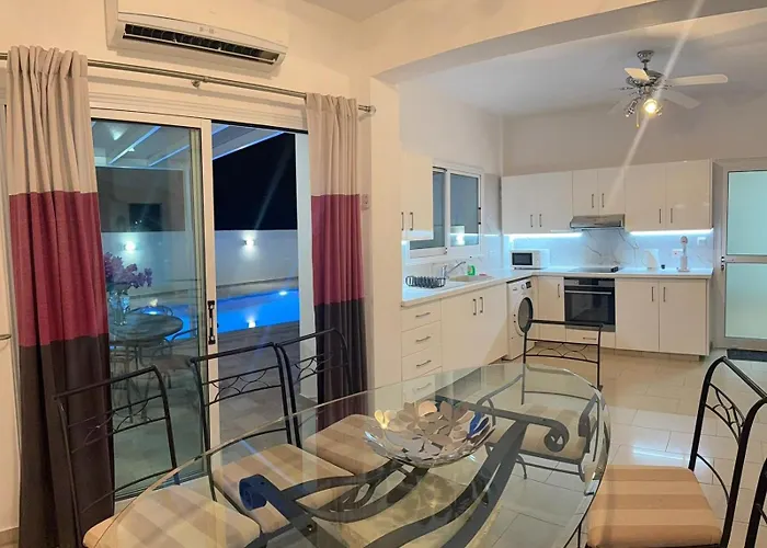 Margarita Luxury 3 Bed & Pool * Dherinia