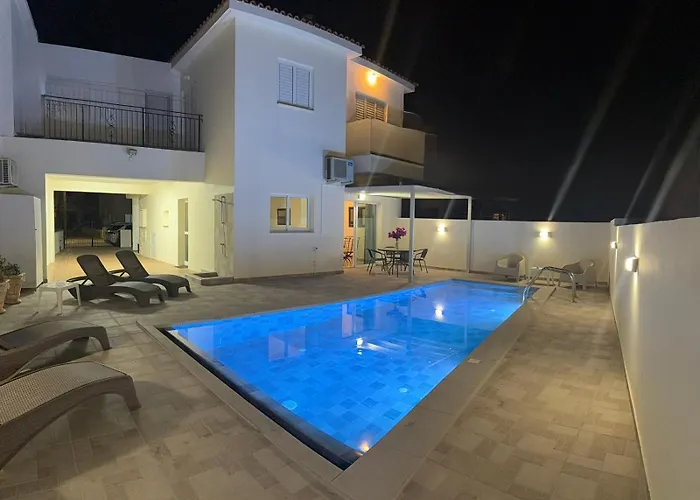 Margarita Luxury 3 Bed & Pool * Dherinia